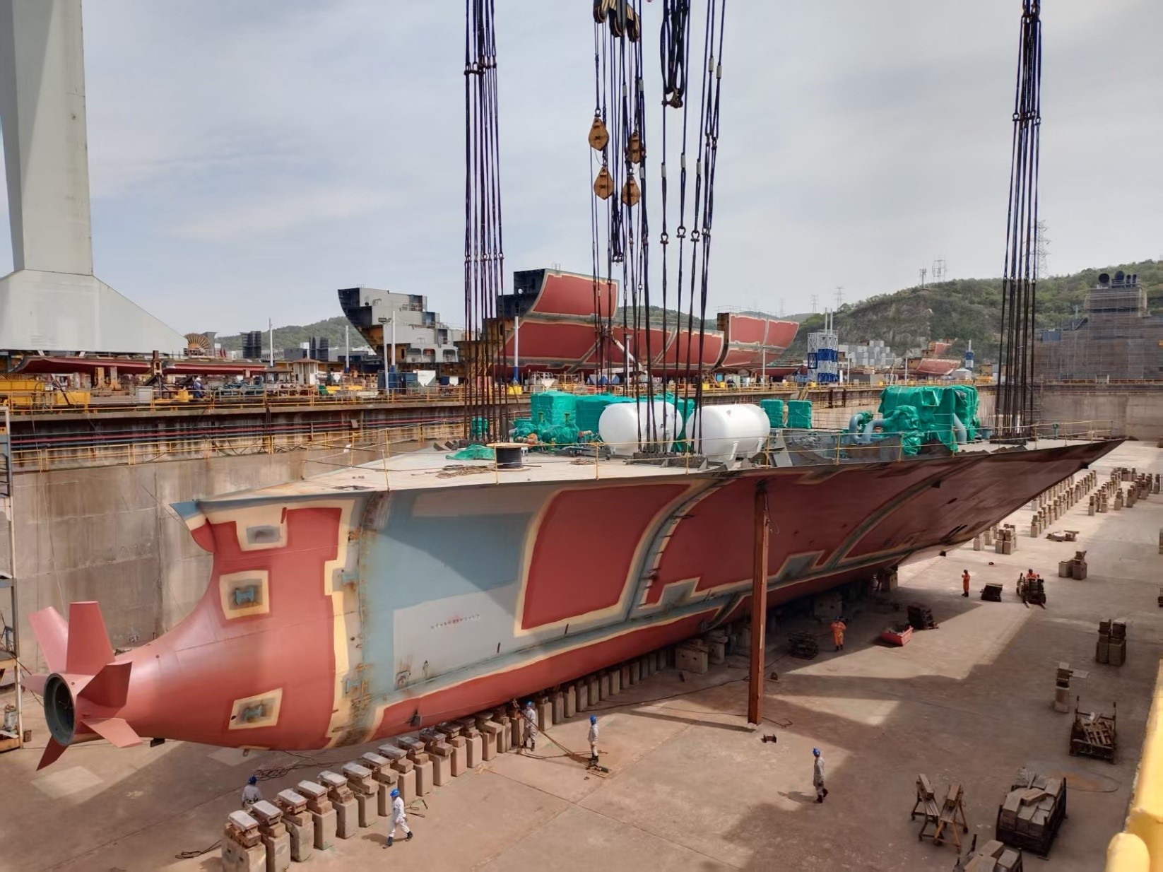 常石造船中國(guó)基地,以全球首艘甲醇燃料 5900TEU 型集裝箱運(yùn)輸船挑戰(zhàn)嶄新的未來(lái)